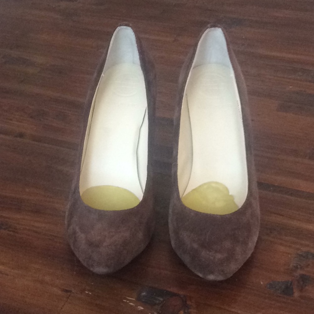 Max Studio Brown Suede heels 6.5